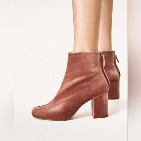 Zara Pink Velvet Heeled Ankle Booties - 37/7US, Chic Statement Footwear - Picture 2 of 3